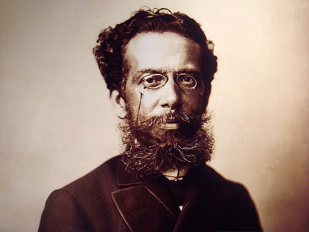 Machado de Assis nos deixou em 1908, mas suas obras perduram até hoje, e são aclamadas por muitos