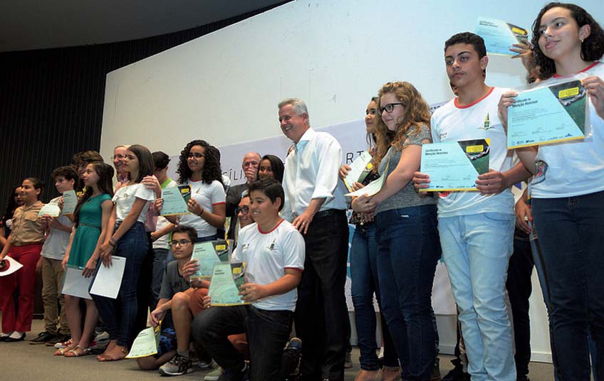 A cerimônia contou com a presença do governador Rodrigo Rollemberg, e do secretário de Educação, Júlio Gregório Filho